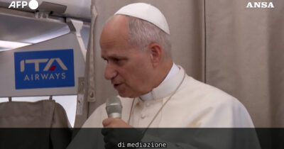 Copertina di Ucraina, il Papa: “Presenza dell’Europa importante per i negoziati, anche Santa sede può incoraggiare mediazione”