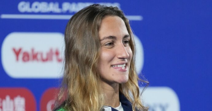 Europei nuoto, Quadarella vince l’argento e firma il nuovo primato italiano. A medaglia anche le staffette 4×50 maschile e femminile