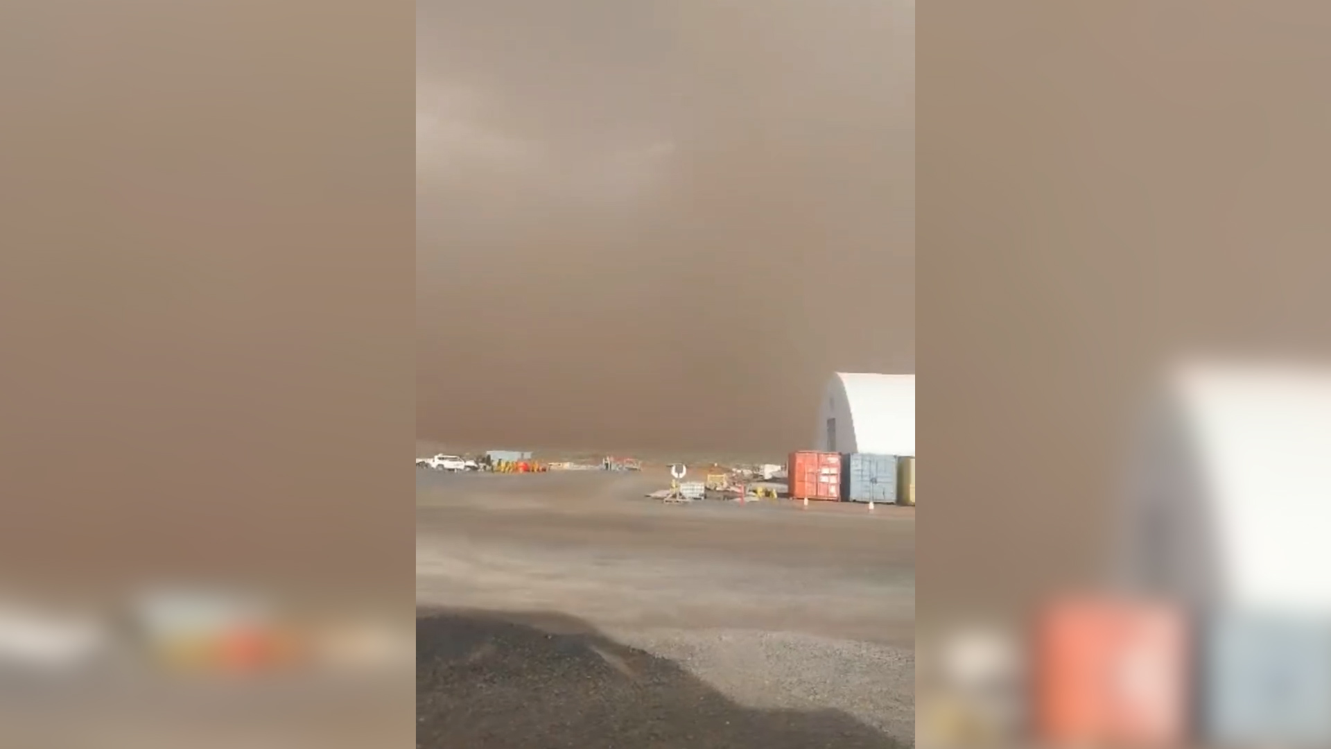 Maxi tempesta di sabbia nel deserto di Tanami: la nube oscura il cielo. Le spettacolari immagini