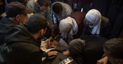 Copertina di Gaza, un drone israeliano ha ucciso il fotoreporter Mohammed Wadi: ferito un altro giornalista