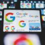 Copertina di L’Ue impone a Google misure pro concorrenza su IA e dati di ricerca. Il gruppo: “Compromette salvaguardie vitali per privacy e sicurezza”
