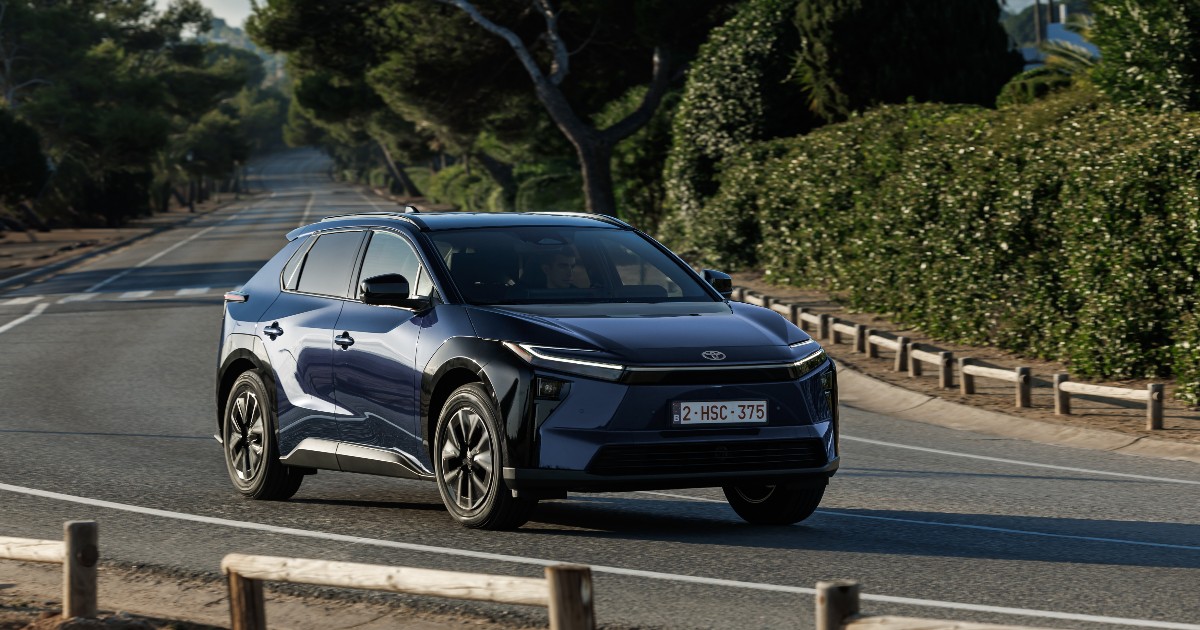 Toyota aggiorna il suv elettrico bZ4X. Design incisivo, più potenza e autonomia – FOTO