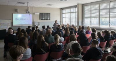 Copertina di Eduscopio, l’elenco delle scuole migliori d’Italia: in vetta un liceo del Veneto. Roma batte Milano, avanzano la paritarie