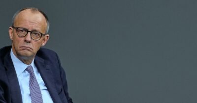 Copertina di Le pensioni mettono in bilico il governo Merz: i ribelli sono i giovani della Cdu. Fiato sospeso per il voto al Bundestag