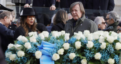 Copertina di Nicola Pietrangeli, l’ultimo saluto di Adriano Panatta alla camera ardente | Video