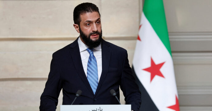 Siria, un anno dopo la caduta di Assad: Al Sharaa deve evitare che il Paese venga divorato dalle lotte confessionali