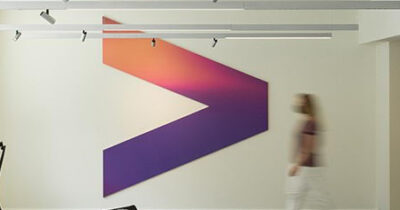 Copertina di “Trasferiti a centinaia di chilometri da casa o licenziati”: così Accenture vuole gestire il customer care di Enel