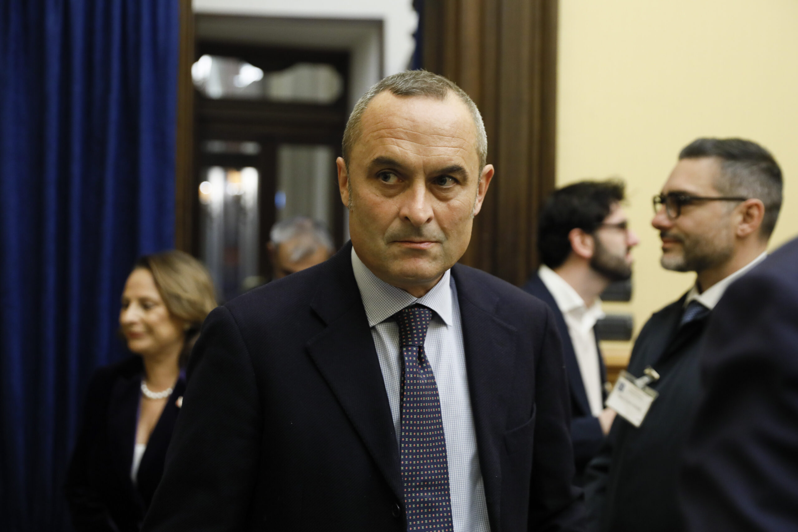 Copertina di Fine vita, la riunione di Forza Italia per spingere la legge chiesta dai Berlusconi: “Fdi tolga il veto”