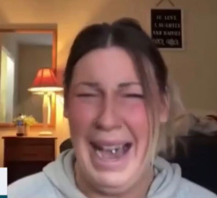 “Al posto dei regali di Natale per i miei bimbi dovrò comprare tre bare”: le parole disperate di una madre dopo la morte dei figli di 10, 9 e 7 anni