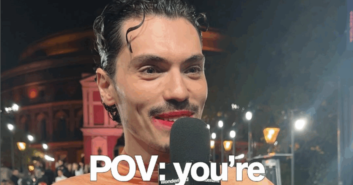 “Sembrava tutto nudo, con i peli e il p*ne in bella vista”: influencer si presenta così sul red carpet dei British Fashion Awards (ma non è come sembra)