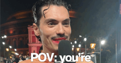 Copertina di “Sembrava tutto nudo, con i peli e il p*ne in bella vista”: influencer si presenta così sul red carpet dei British Fashion Awards (ma non è come sembra)