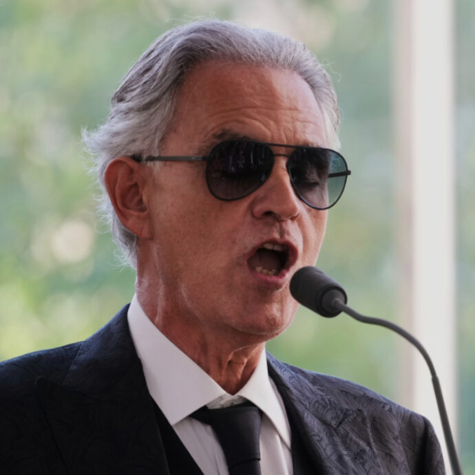 Andrea Bocelli derubato: furto da mezzo milione di euro nella sua villa di Forte dei Marmi. Bottino di gioielli, orologi di pregio, contanti e borse di lusso