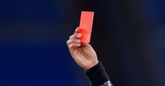Lo strano caso accaduto in Spagna: un arbitro ha espulso un altro arbitro | Domeniche Bestiali