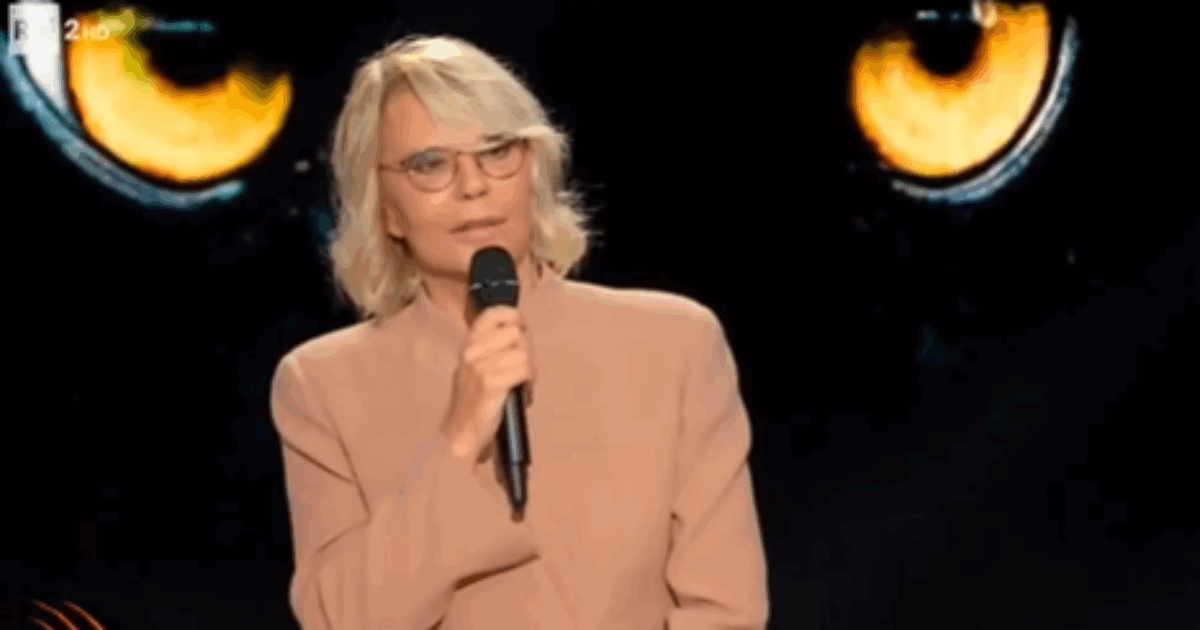 “Riporterei in vita Maurizio Costanzo. Penso di avere sempre fatto in modo che non provasse dolore fisico ma non so se nell’ultimo periodo ha sofferto. Gli chiederei questo”: così Maria De Filippi