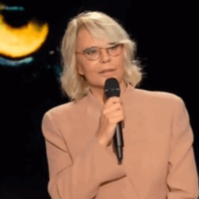 “Riporterei in vita Maurizio Costanzo. Penso di avere sempre fatto in modo che non provasse dolore fisico ma non so se nell’ultimo periodo ha sofferto. Gli chiederei questo”: così Maria De Filippi