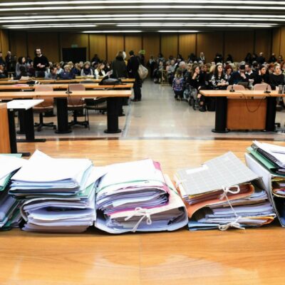 Copertina di Libertà di stampa, l’avvocata Malavenda sulle nuove proposte in Parlamento: “La politica teme la memoria: la cronaca giudiziaria disturba”