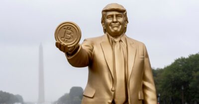 Copertina di Trump non è più il “re mida” delle cripto In poche settimane ha perso 1 miliardo $