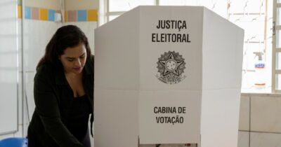 Copertina di “IA e big tech mettono in pericolo elezioni ’26”