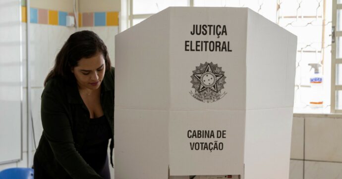 “IA e big tech mettono in pericolo elezioni ’26”