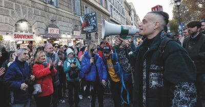 Copertina di Parla l’onorevole Cicalone e la Camera ascolta rapita