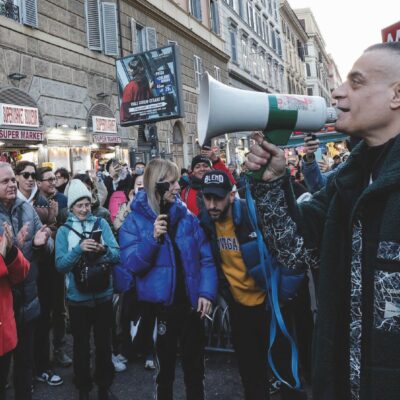 Copertina di Parla l’onorevole Cicalone e la Camera ascolta rapita