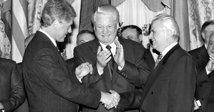 Jeffrey Sachs: tutte le manine Nato contro la Russia