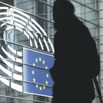 Copertina di The italian job: il Belpaese che esporta scandali in Unione Europea