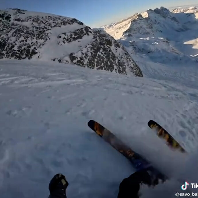 Paura per uno sciatore: provoca una valanga mentre fa una discesa fuoripista. Il rischio ripreso in soggettiva