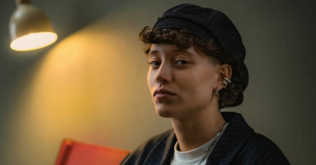 Sanremo Giovani, Soap (scommessa di Caterina Caselli) si ritira: “Affronto un momento complesso”. Spunta un post polemico dei giorni scorsi. La commissione: “No a sostituzione”