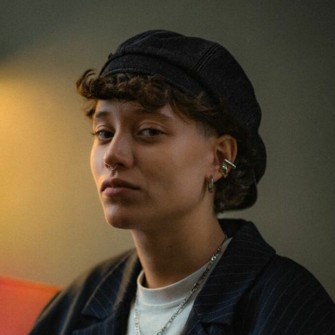 Sanremo Giovani, Soap (scommessa di Caterina Caselli) si ritira: “Affronto un momento complesso”. Spunta un post polemico dei giorni scorsi. La commissione: “No a sostituzione”