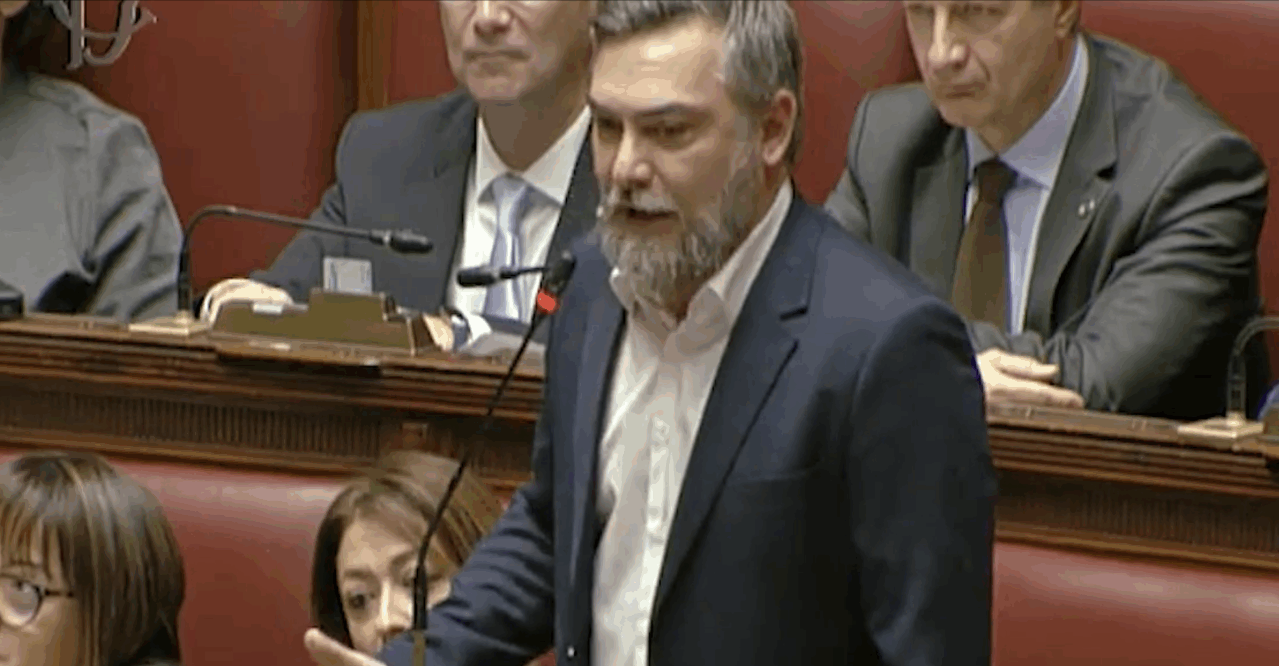 ricciardi m5s contro salvini italiani senza casa mentre lui trova una villa a roma 2mila euro al metro quadrato