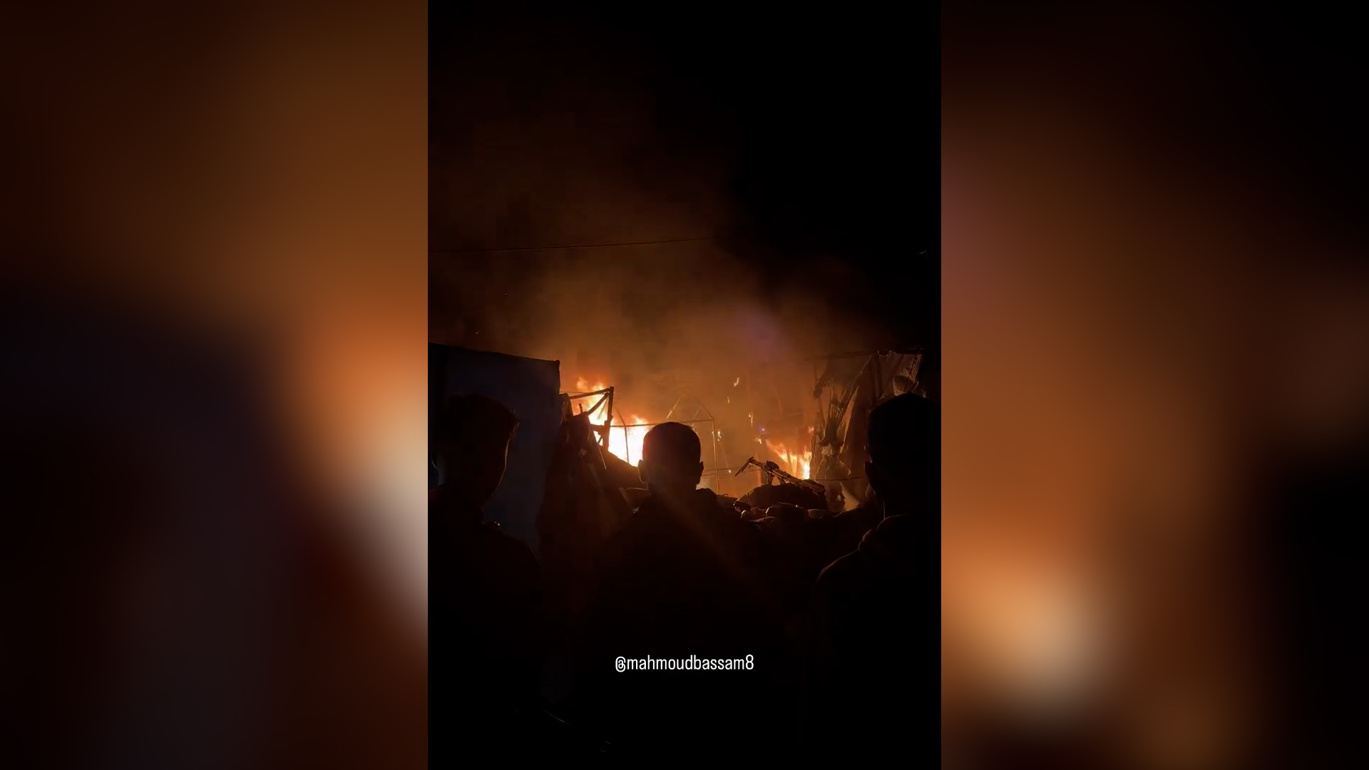 Gaza, le tende degli sfollati in fiamme dopo i raid israeliani su Khan Younis: sei morti, due sono bambini Gaza, le tende degli sfollati in fiamme dopo i raid israeliani su Khan Younis: sei morti, due sono bambini