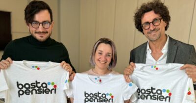 Copertina di L’ex ministro M5s Toninelli lancia “Basta pensieri”, piattaforma per la salute mentale: “Uniamo la psicologia alle pratiche corporee”