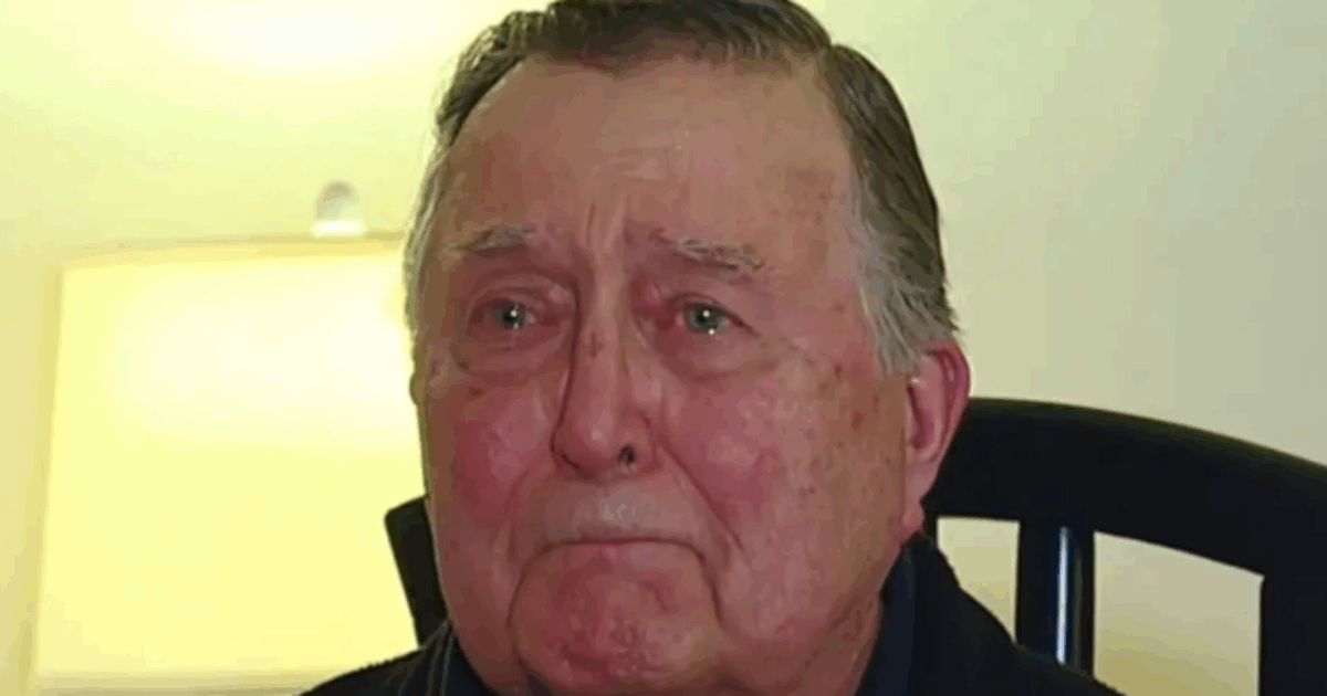 “Ho 88 anni, ho perso la pensione e lavoro otto ore al giorno in un supermercato”: racconta la sua storia a un famoso influencer e in poche ore gli arrivano donazioni per oltre un milione di euro