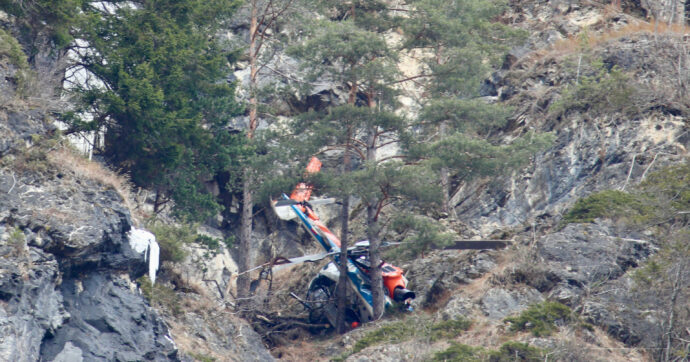 Elicottero precipita in Valtellina, un morto e tre feriti. Ai comandi pilota esperto di missioni sull’Everest