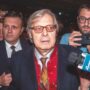 Copertina di Definì Casalino “checca inutile”. La difesa  di Sgarbi: allora la  “frociaggine”del Papa?