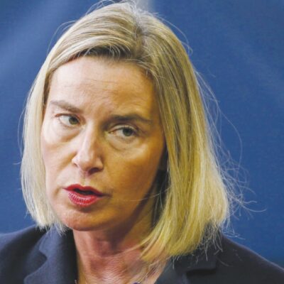 Copertina di Fondi Ue,  l’inchiesta s’allarga. E Mogherini dà le dimissioni