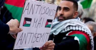 Copertina di Antisemitismo, il Pd si spacca: il ddl Delrio peggio di Gasparri