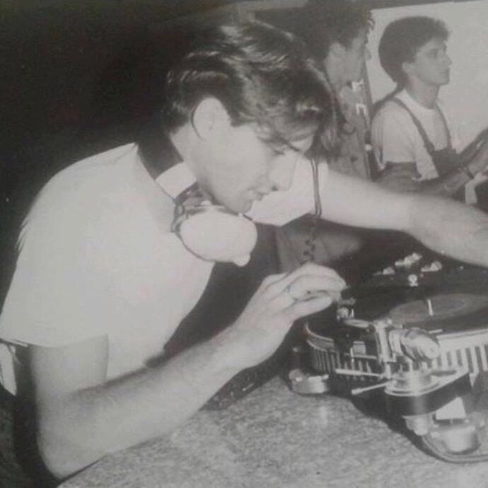 È morto dj Mozart, tra i pionieri del clubbing italiano e presenza storica alla Baia degli Angeli di Gabicce