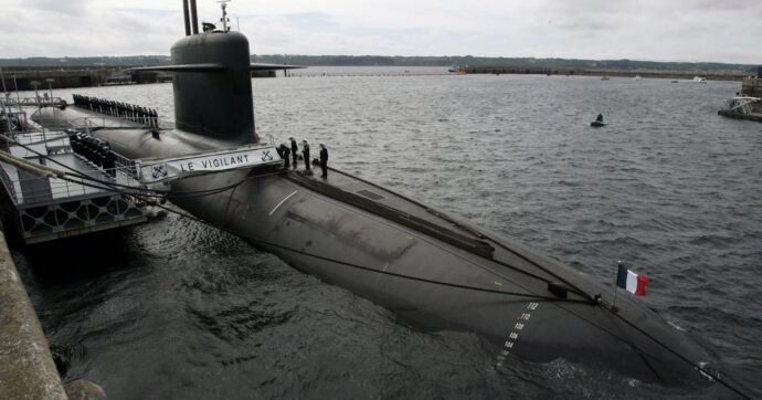 Cinque droni sorvolano una base nucleare francese: scatta l’allarme sicurezza. “Effettuati tiri per abbatterli”