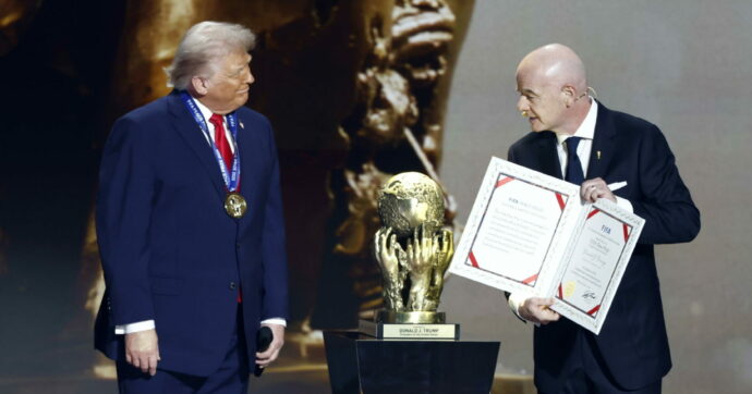 Mondiali, il sorteggio diventa l’omaggio di Infantino a Trump. L’Italia per ora è una X: i play-off sono più tosti del futuro girone