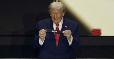 Copertina di Sorteggio Mondiali 2026: ecco i gironi, l’Italia sarebbe nel Gruppo B. Trump riceve il premio ‘Fifa per la pace’: “Ora il mondo è più sicuro”