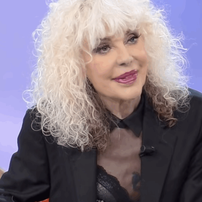 “Meglio essere stupidi, che falsi e cattivi: sono stupida. Mai dare torto a Diego Dalla Palma, per carità… Ha detto che vuole morire subito”: così Donatella Rettore