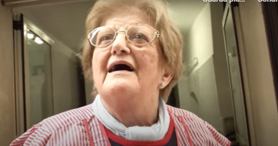 È morta Vittoria Grimaldi, la “signora delle orecchiette” di Bari vecchia diventata una star sui social