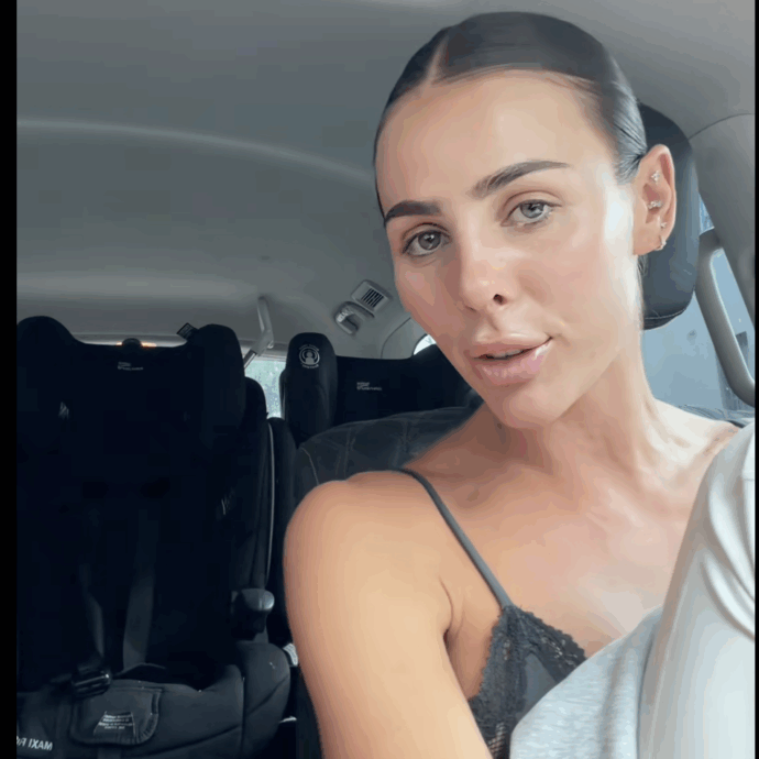 “Ho cambiato data di nascita a mia figlia perché era troppo vicina a Natale, così ha una giornata dedicata solo a lei. Perché non lo fanno più persone?”: la trovata dell’influencer Indy Clinton fa discutere