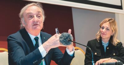 Copertina di Figlio di rettore in cattedra: 242 pubblicazioni in 7 anni