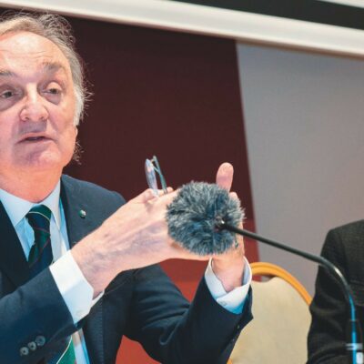 Copertina di Figlio di rettore in cattedra: 242 pubblicazioni in 7 anni