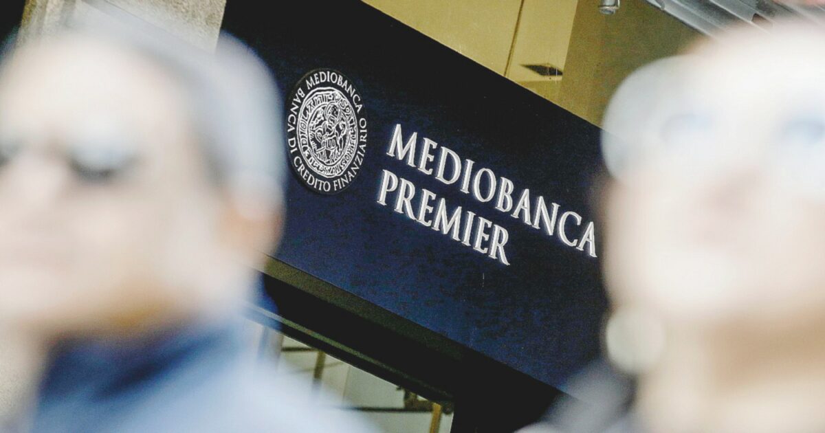 Mediobanca, accelera la fuga dei gestori dei grandi patrimoni: pesano i dubbi sulla fusione con Mps