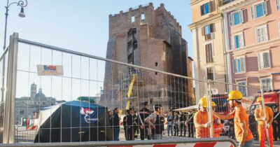 Copertina di “Torre de’ Conti era pericolante dal 2004” Indagato ingegnere che ha dato l’ok ai lavori