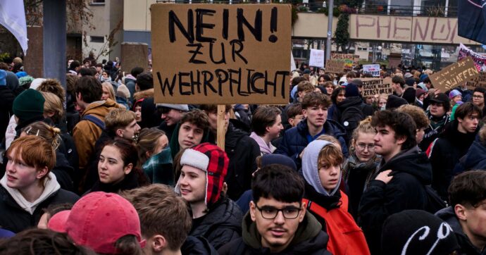 In migliaia contro  la riforma della leva